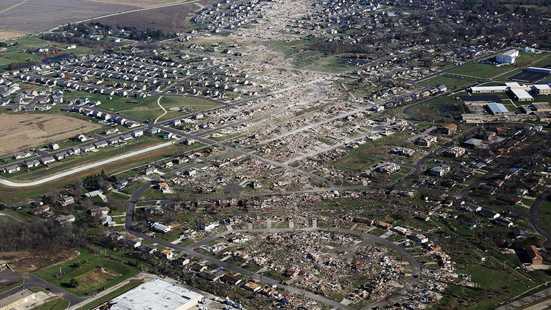 Illustration for article titled Aerial photos reveal the destructive path of the Midwest tornado